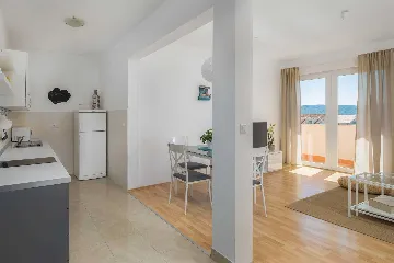 Modern Family Villa with Heated Pool in Kaštel Gomilica