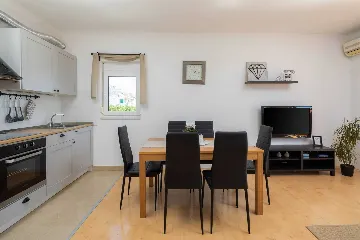 Modern Family Villa with Heated Pool in Kaštel Gomilica