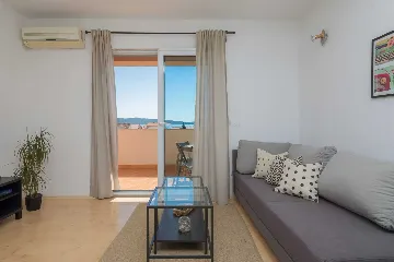 Modern Family Villa with Heated Pool in Kaštel Gomilica