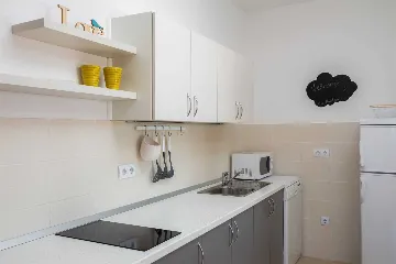 Modern Family Villa with Heated Pool in Kaštel Gomilica