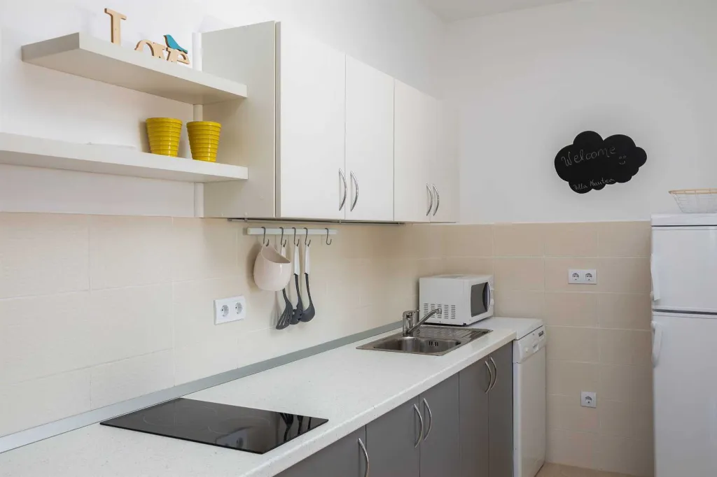 Modern Family Villa with Heated Pool in Kaštel Gomilica