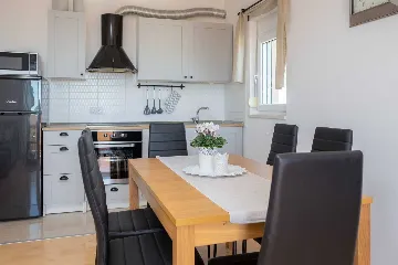 Modern Family Villa with Heated Pool in Kaštel Gomilica