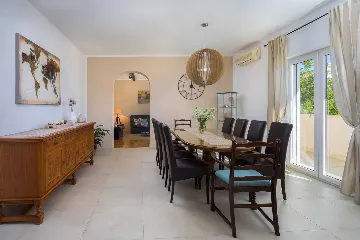 Modern Family Villa with Heated Pool in Kaštel Gomilica