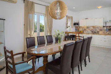 Modern Family Villa with Heated Pool in Kaštel Gomilica