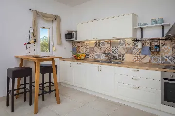 Modern Family Villa with Heated Pool in Kaštel Gomilica