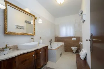 Modern Family Villa with Heated Pool in Kaštel Gomilica