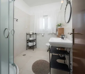 Modern Family Villa with Heated Pool in Kaštel Gomilica