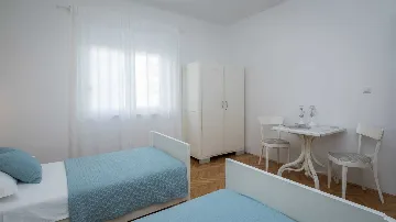 Modern Family Villa with Heated Pool in Kaštel Gomilica