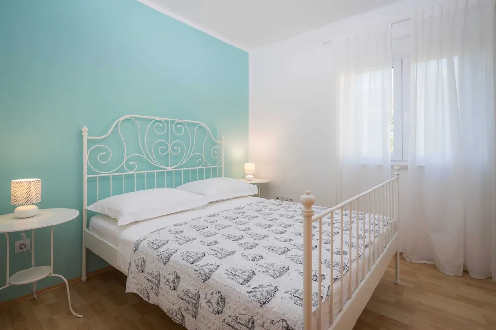 Modern Family Villa with Heated Pool in Kaštel Gomilica