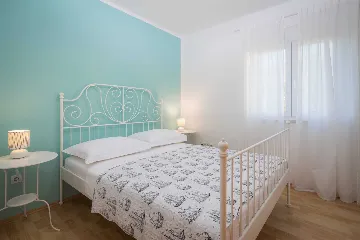 Modern Family Villa with Heated Pool in Kaštel Gomilica