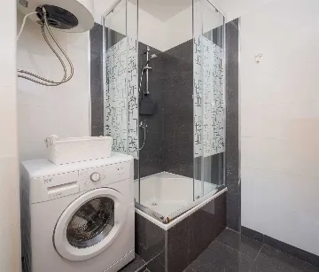 Modern Family Villa with Heated Pool in Kaštel Gomilica