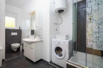 Modern Family Villa with Heated Pool in Kaštel Gomilica