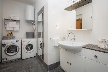 Modern Family Villa with Heated Pool in Kaštel Gomilica