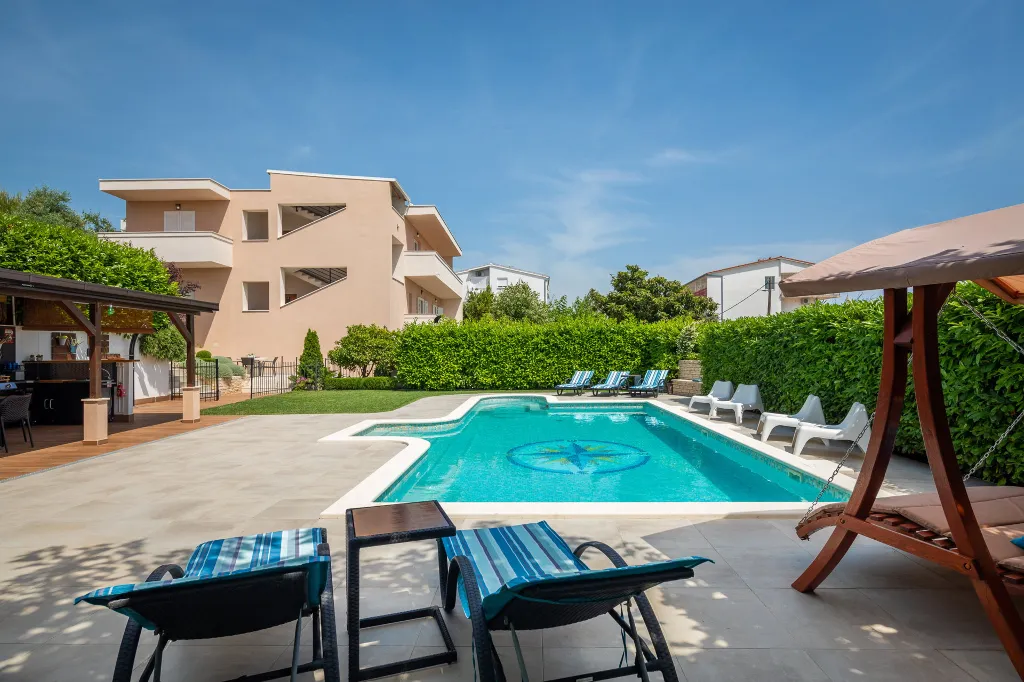 Modern Family Villa with Heated Pool in Kaštel Gomilica