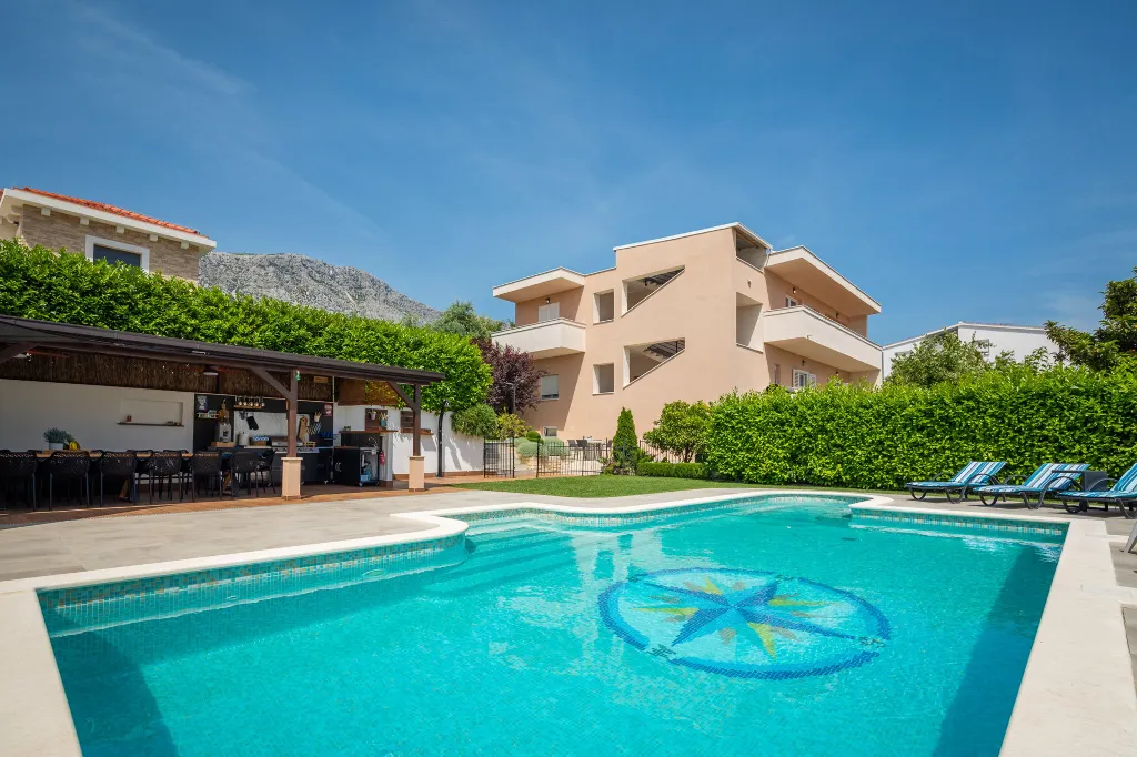 Modern Family Villa with Heated Pool in Kaštel Gomilica