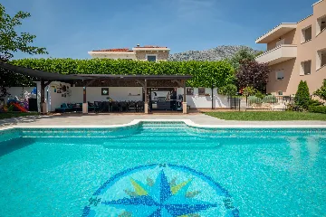 Modern Family Villa with Heated Pool in Kaštel Gomilica