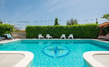 Modern Family Villa with Heated Pool in Kaštel Gomilica