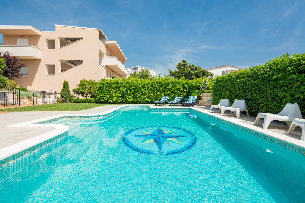 Modern Family Villa with Heated Pool in Kaštel Gomilica