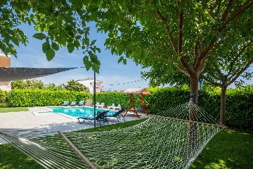 Modern Family Villa with Heated Pool in Kaštel Gomilica