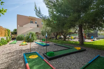 Modern Family Villa with Heated Pool in Kaštel Gomilica