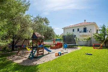 Modern Family Villa with Heated Pool in Kaštel Gomilica