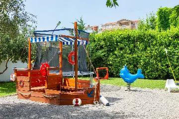 Modern Family Villa with Heated Pool in Kaštel Gomilica