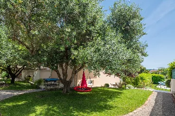 Modern Family Villa with Heated Pool in Kaštel Gomilica