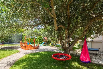 Modern Family Villa with Heated Pool in Kaštel Gomilica