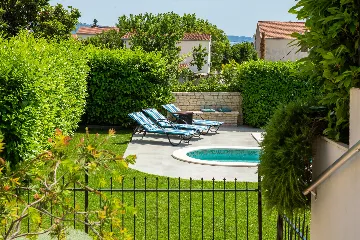 Modern Family Villa with Heated Pool in Kaštel Gomilica
