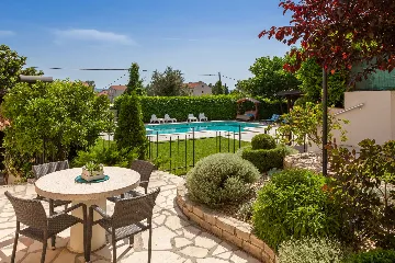 Modern Family Villa with Heated Pool in Kaštel Gomilica