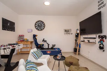 Modern Family Villa with Heated Pool in Kaštel Gomilica