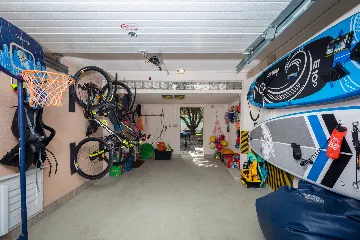 Modern Family Villa with Heated Pool in Kaštel Gomilica