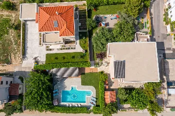 Modern Family Villa with Heated Pool in Kaštel Gomilica