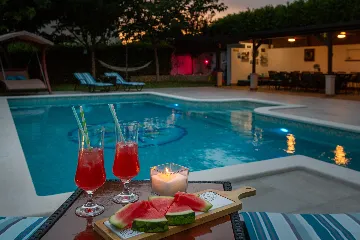 Modern Family Villa with Heated Pool in Kaštel Gomilica