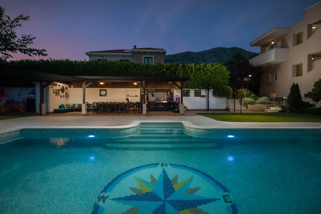 Modern Family Villa with Heated Pool in Kaštel Gomilica