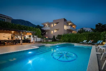 Modern Family Villa with Heated Pool in Kaštel Gomilica