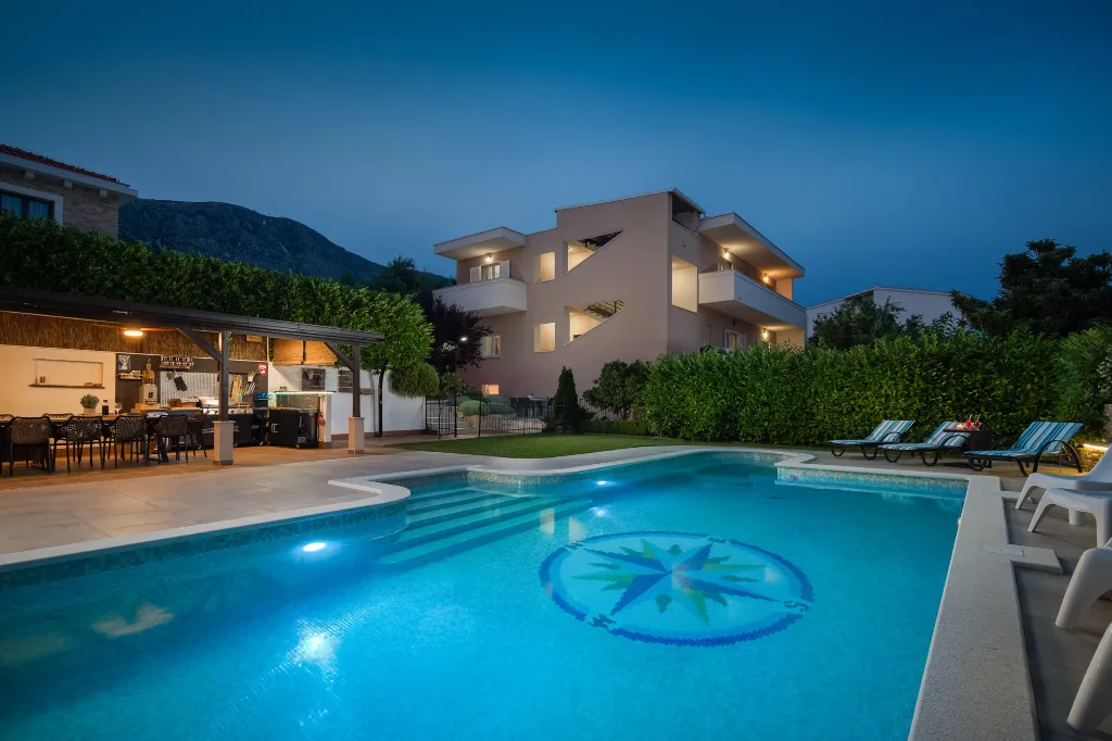 Modern Family Villa with Heated Pool in Kaštel Gomilica