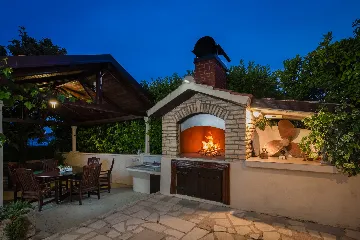 Modern Family Villa with Heated Pool in Kaštel Gomilica