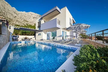 Contemporary Villa Retreat With Heated Pool, Makarska