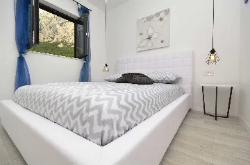 Modern 4-Bedroom Villa with Heated Pool in Makarska