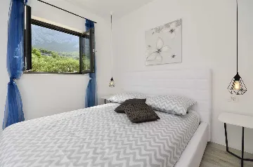 Modern 4-Bedroom Villa with Heated Pool in Makarska
