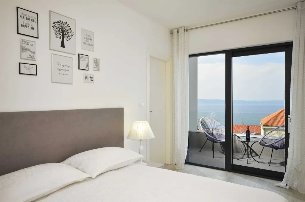 Modern 4-Bedroom Villa with Heated Pool in Makarska
