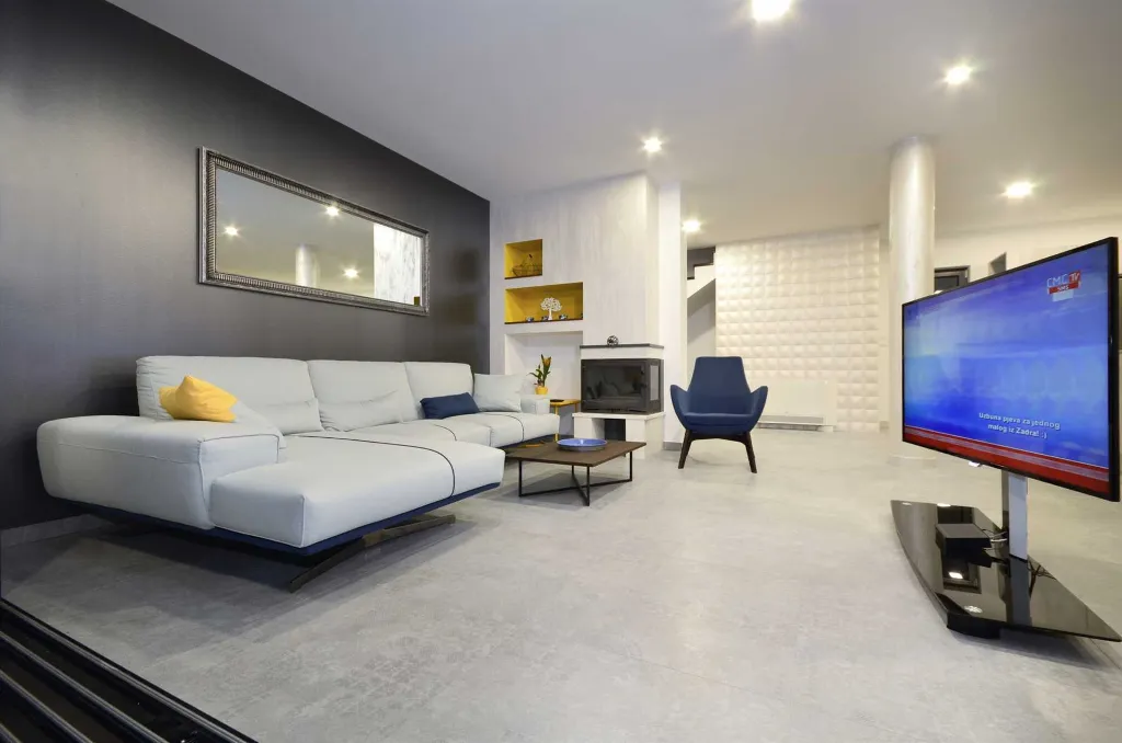 Modern 4-Bedroom Villa with Heated Pool in Makarska