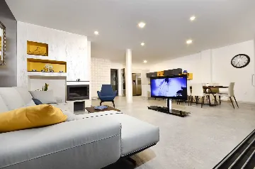 Modern 4-Bedroom Villa with Heated Pool in Makarska