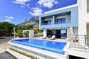 Modern 4-Bedroom Villa with Heated Pool in Makarska