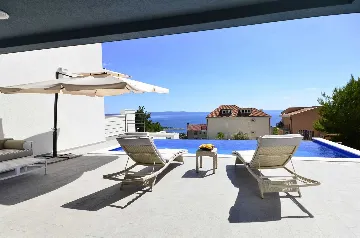 Modern 4-Bedroom Villa with Heated Pool in Makarska