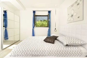 Modern 4-Bedroom Villa with Heated Pool in Makarska