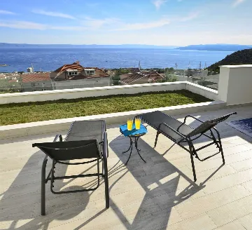 Modern 4-Bedroom Villa with Heated Pool in Makarska