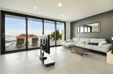 Modern 4-Bedroom Villa with Heated Pool in Makarska