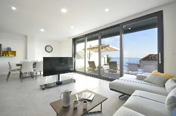 Modern 4-Bedroom Villa with Heated Pool in Makarska